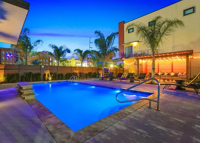 Spacious 4Br Home W Pool & Parking !!!