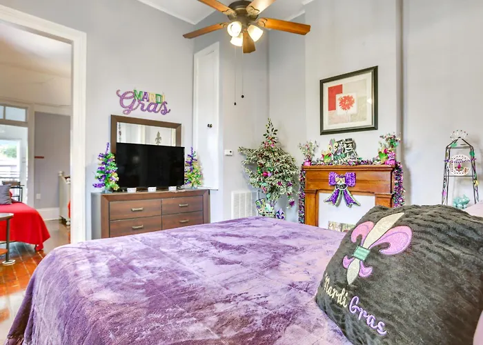 Walk To Magazine St: Nola House In Irish Channel!